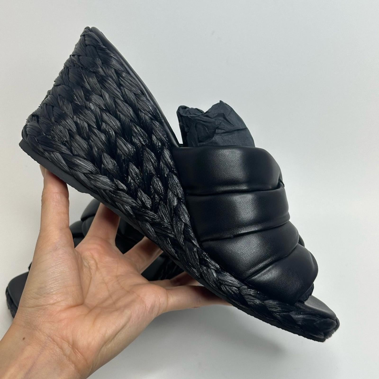 Vince Gilian Sandal
