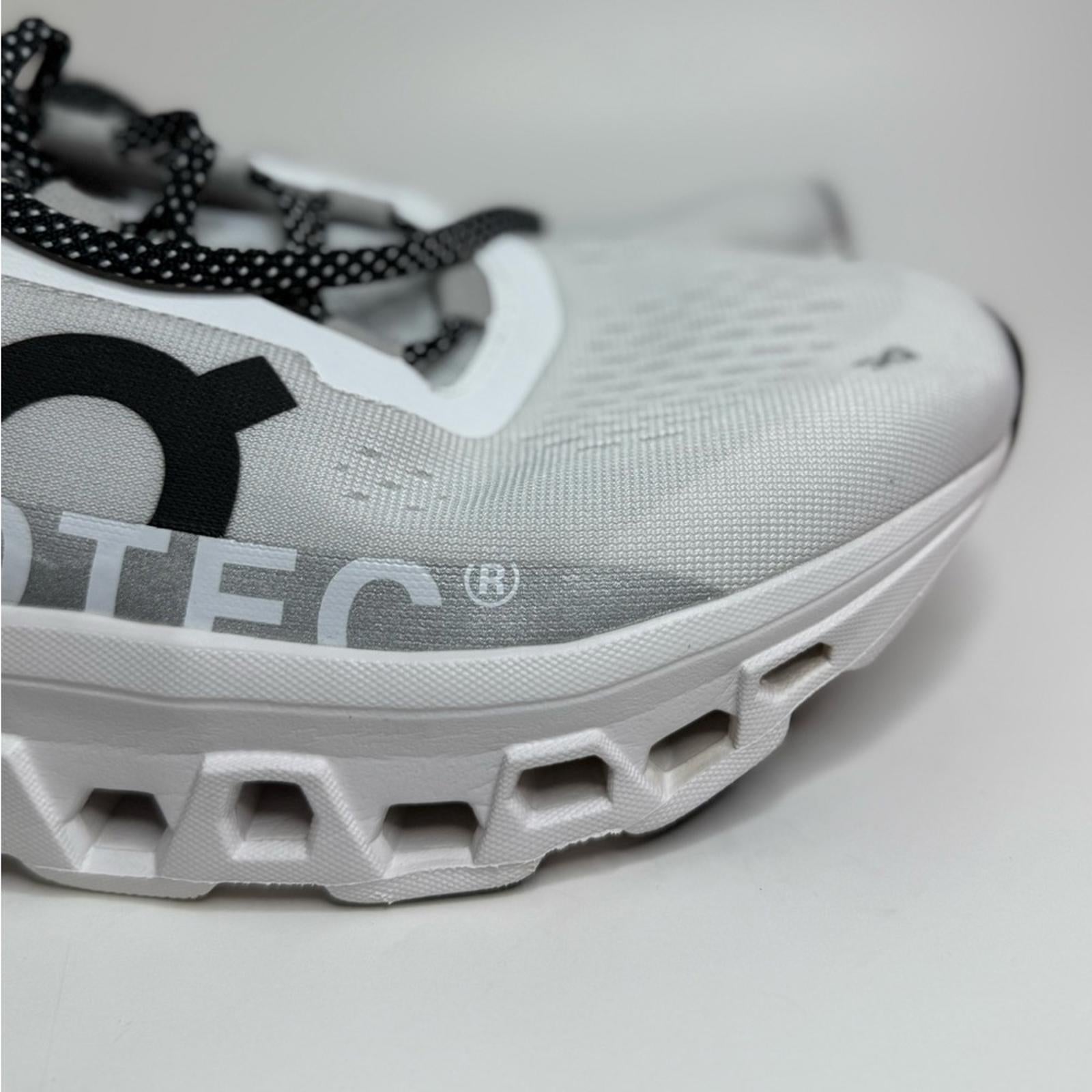 On Cloudmonster Sneakers