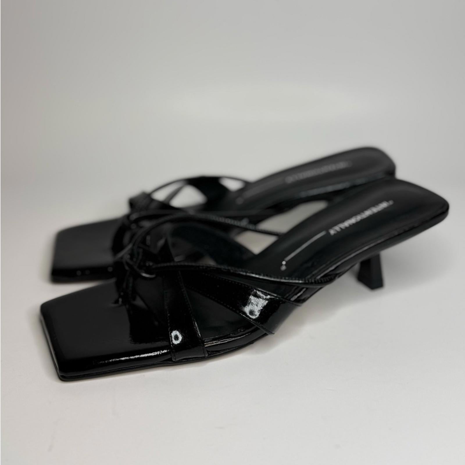 Intentionally Blank Eli Sandal