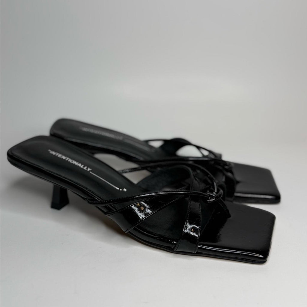 Intentionally Blank Eli Sandal
