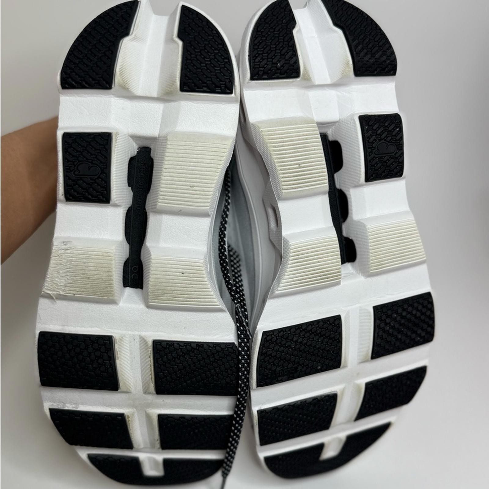 On Cloudmonster Sneakers