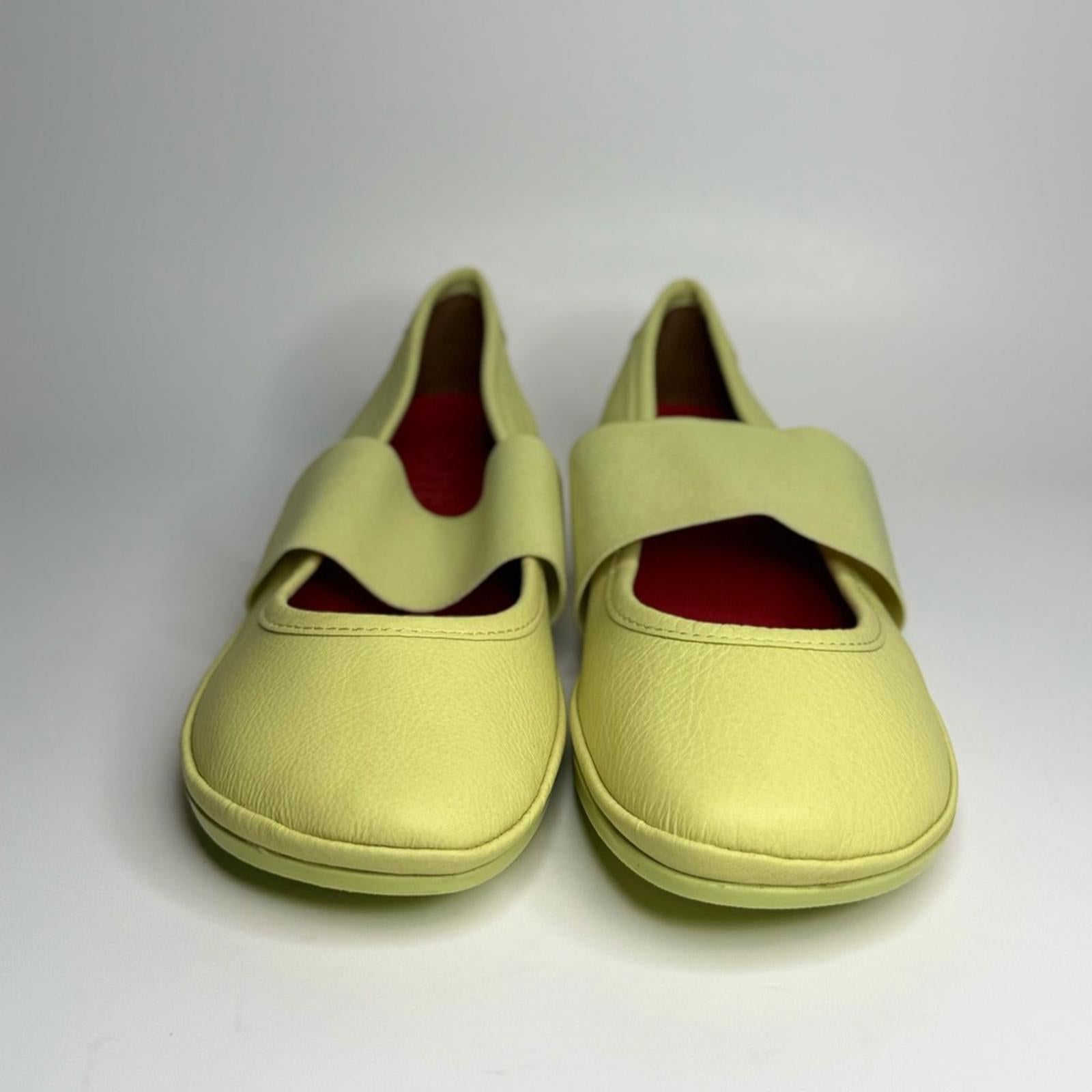 Camper Right Nina Flat