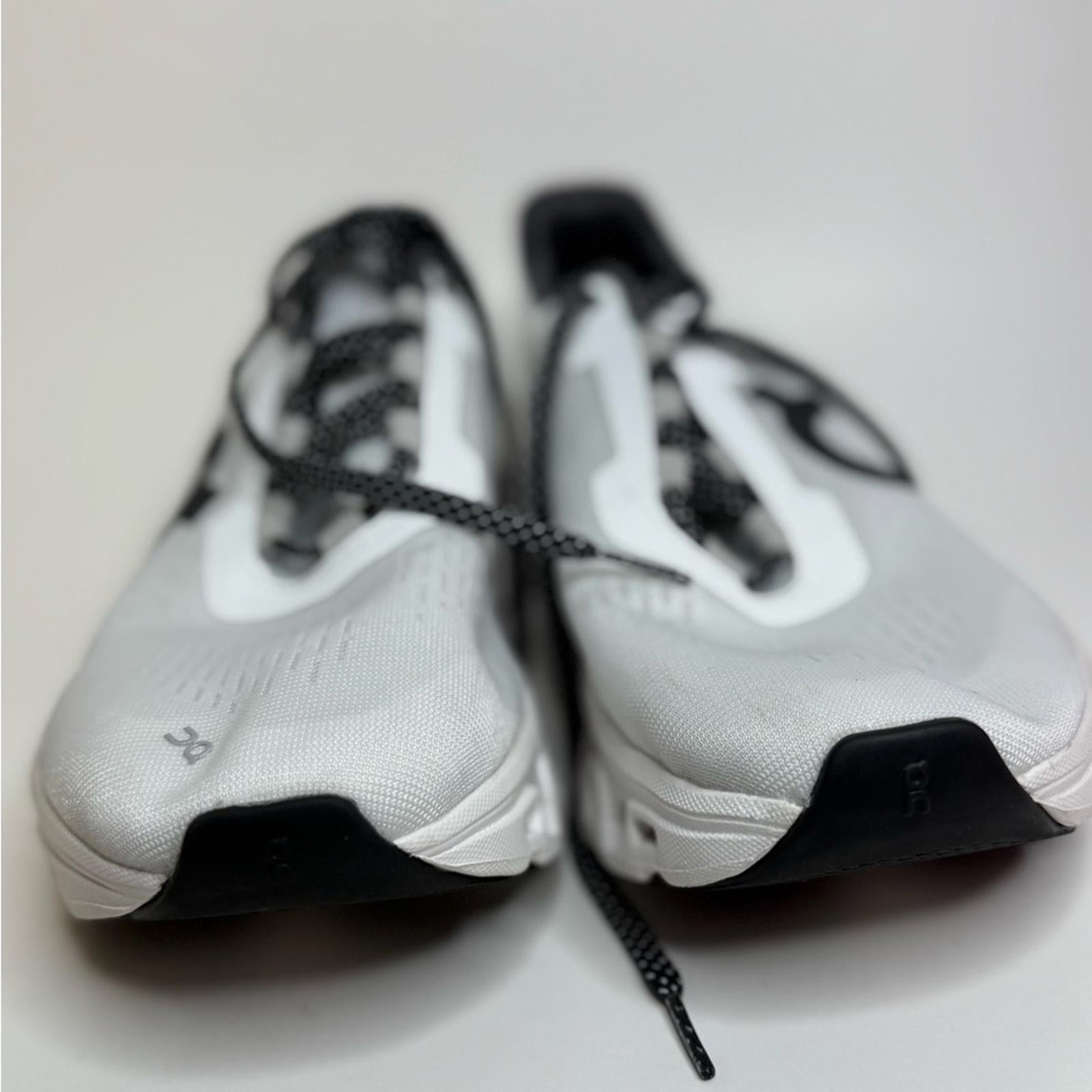 On Cloudmonster Sneakers