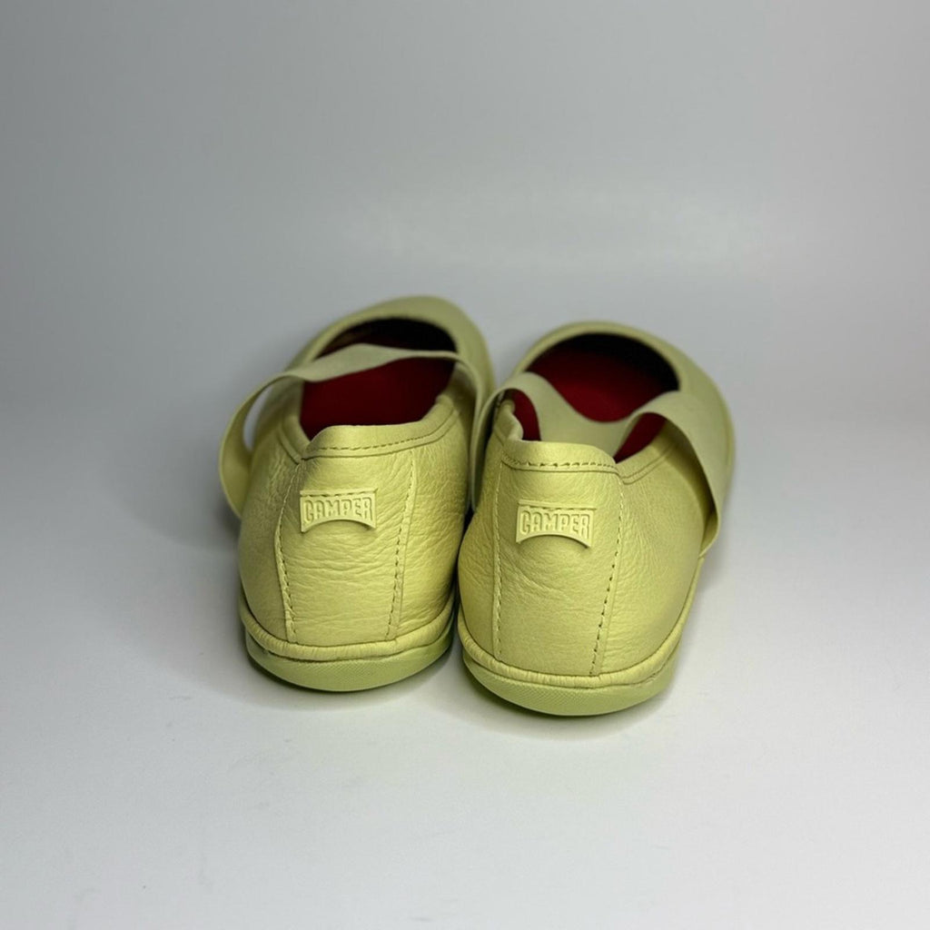 Camper Right Nina Flat